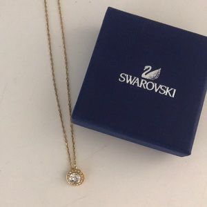 Swarovski neckless. Rose gold.